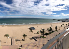 Espléndido apartamento frente al mar - Beautiful seafront